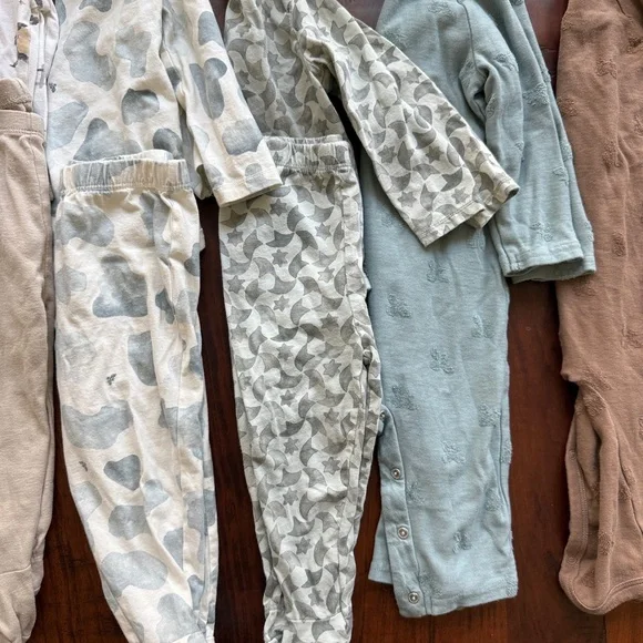 Burt’s Bee’s Baby 6-9m Assorted Baby Onesies and Onsie / Pants Sets - Picture 7 of 8